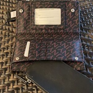 Jones NY wallet, NWT, multiple compartments